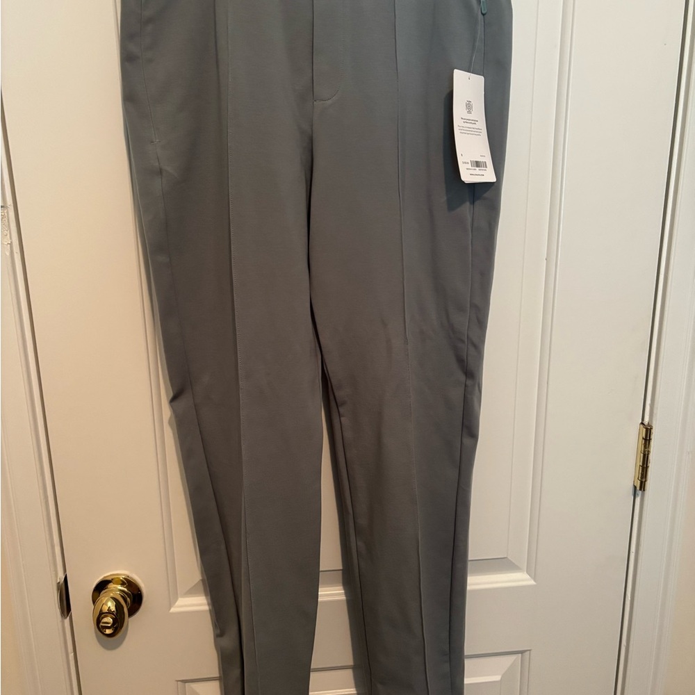 Athleta Eastbound women’s size 8 sage light green Straight leg Pants NWT